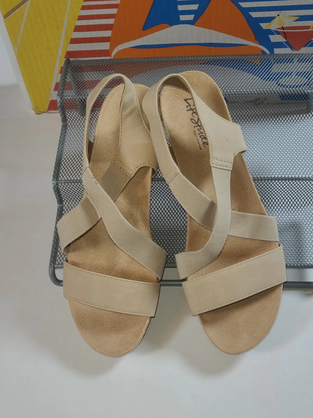 Life Stride Tan Soft System Womens 8.5 Wedge Sandals Suede Insole Stretch